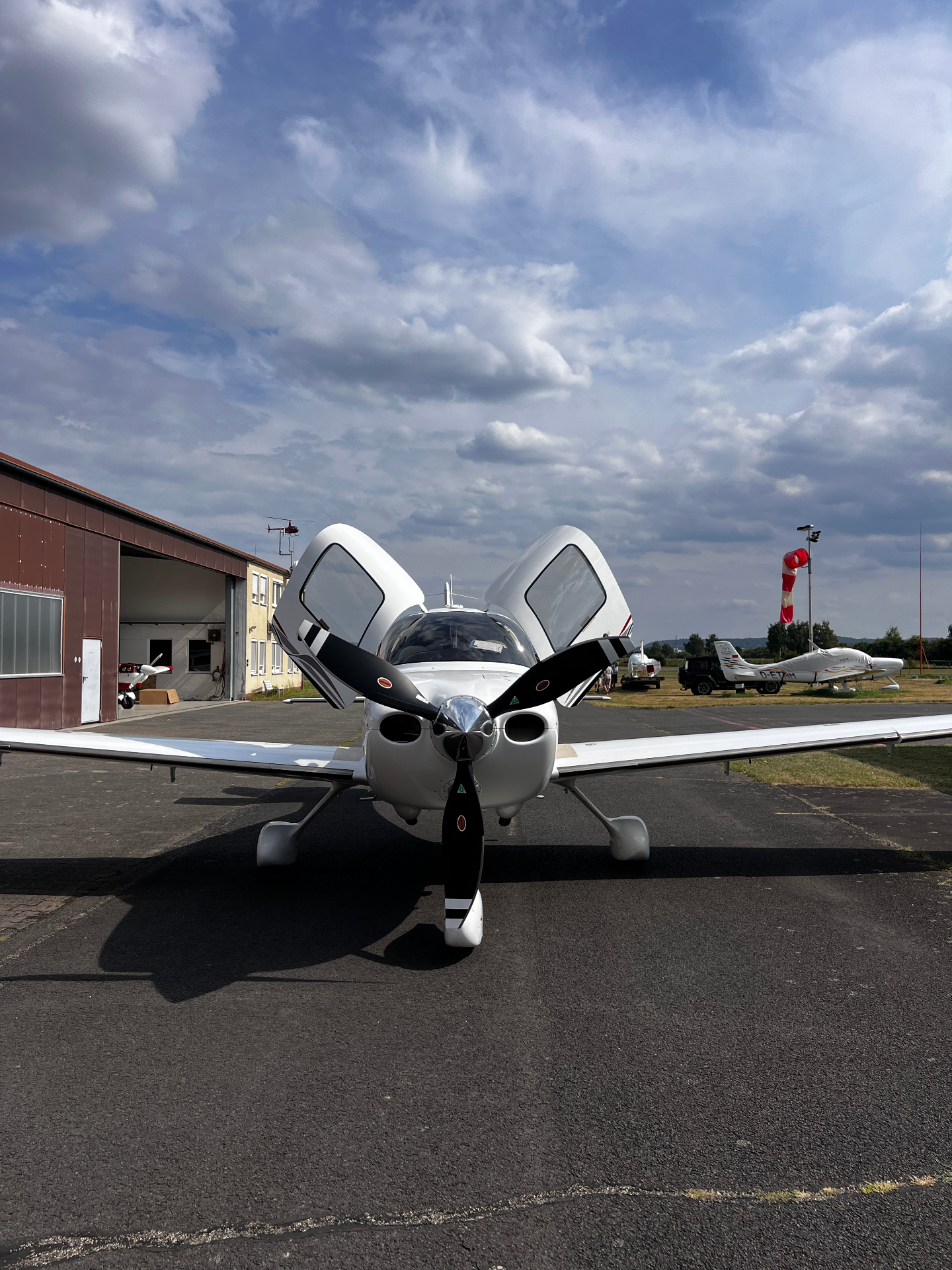 Cirrus on the ramp, doors open